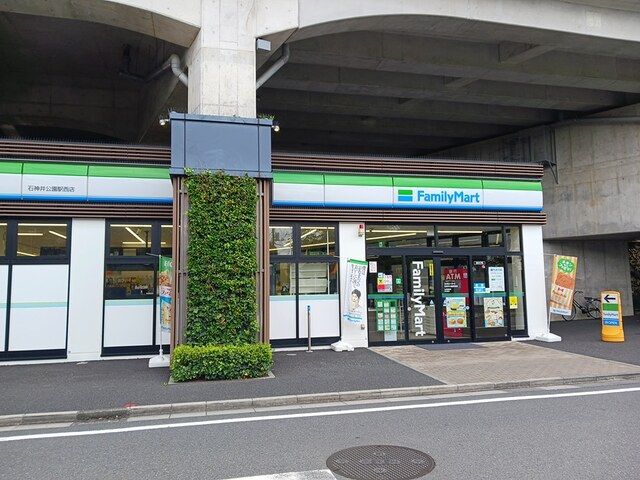 近くのコンビニまで343m（徒歩5分）