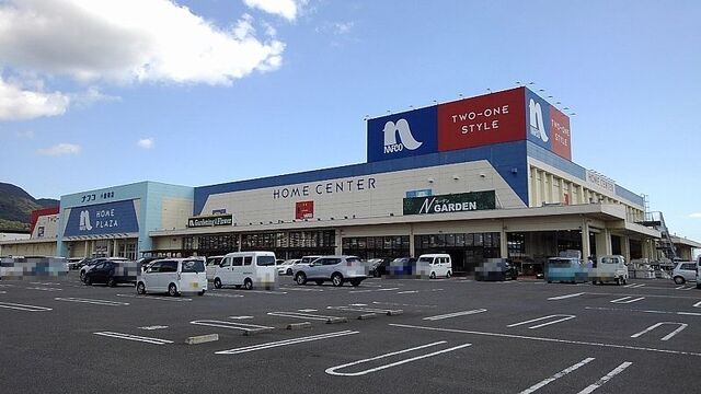 近くのナフコまで1,300m（徒歩17分）