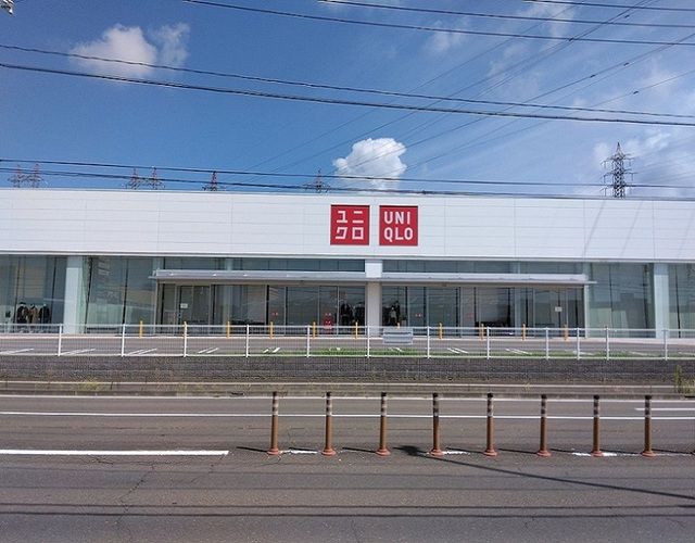 近くのユニクロ仙台泉店まで550m（徒歩7分）