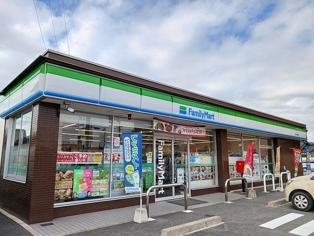 近くのファミリーマート阿久比植大店まで950m(徒歩12分)