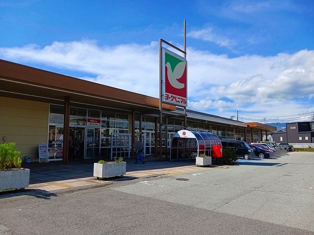 近くのヨークベニマルまで750m（徒歩10分）