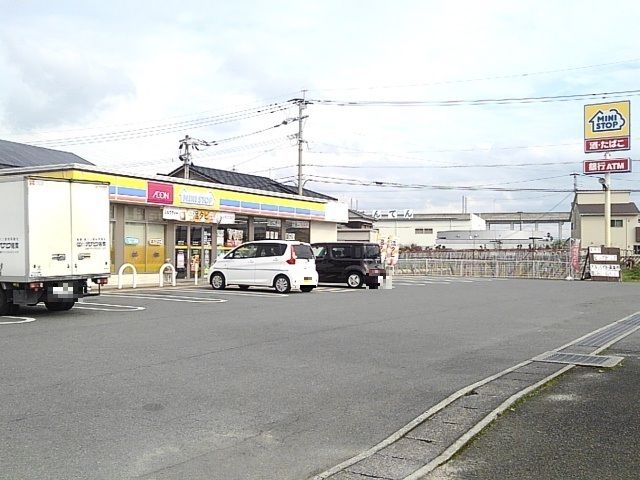 近くのミニストップ筑後久富店まで270m(徒歩4分)