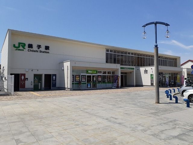 近くの駅まで1,680m（徒歩21分）