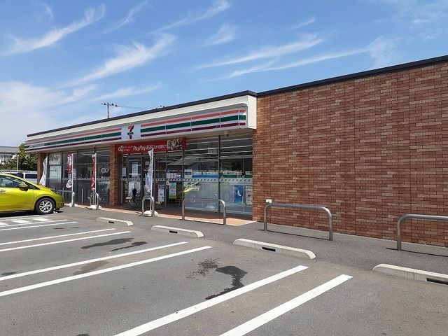 近くのコンビニまで750m（徒歩10分）
