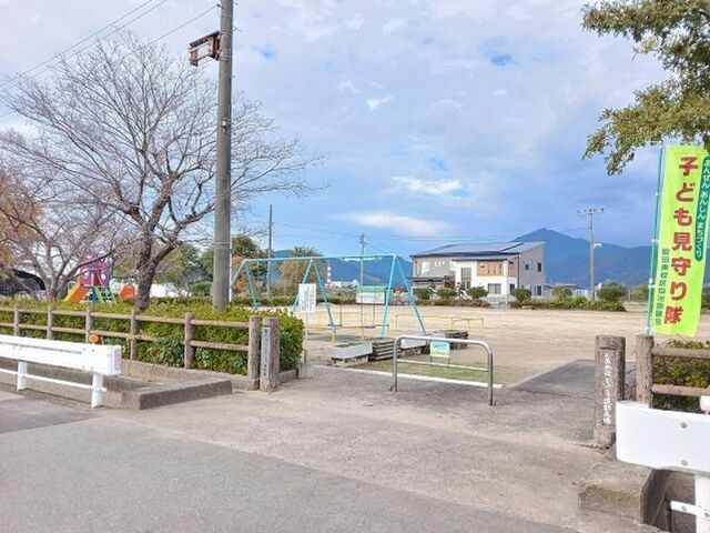 近くの砂原地区コミュニティ運動公園まで130m（徒歩2分）
