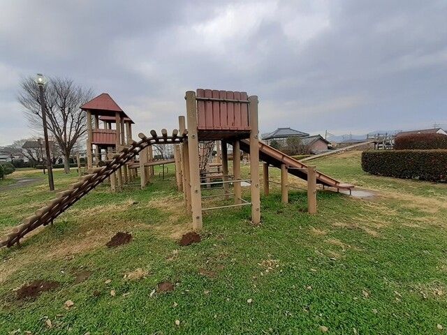 近くの公園まで350m（徒歩5分）