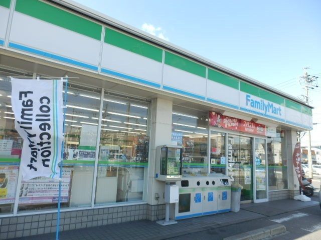近くのファミリーマート天白島田店まで190m（徒歩3分）