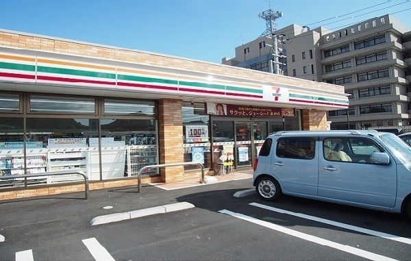 近くのセブンイレブン合同庁舎前店まで260m（徒歩4分）