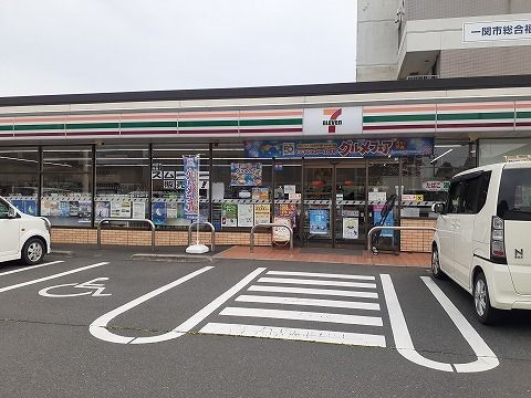 近くのコンビニまで2,100m（徒歩27分）