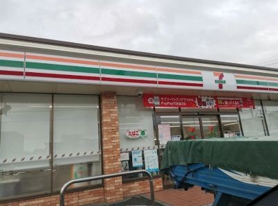 近くのセブンイレブン加古川市役所南まで500m（徒歩7分）