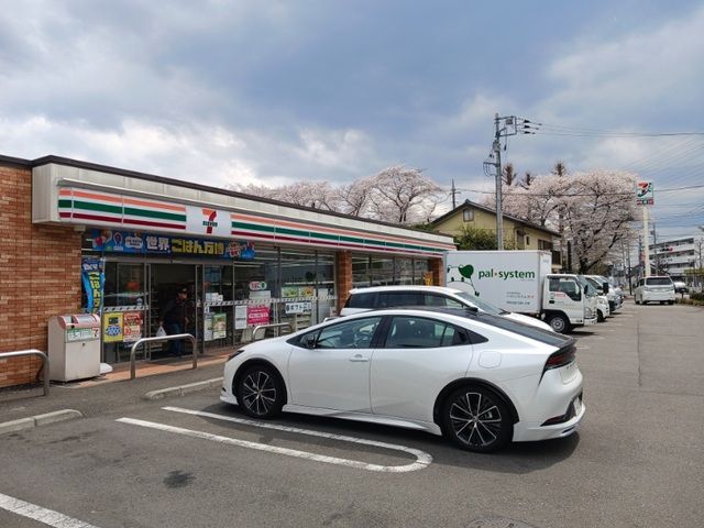 近くのコンビニまで190m（徒歩3分）