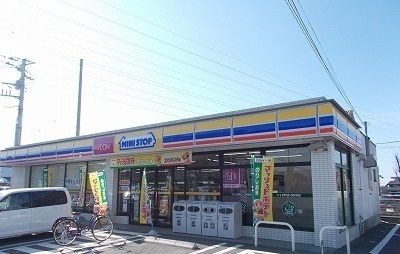 近くのコンビニまで220m（徒歩3分）