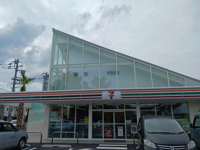 近くのコンビニまで393m（徒歩5分）