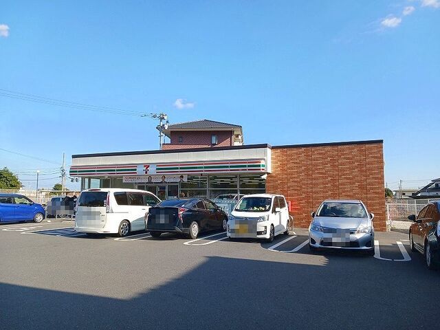 近くのセブンイレブンまで550m（徒歩7分）