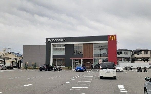 近くのマクドナルド様まで500m(徒歩7分)