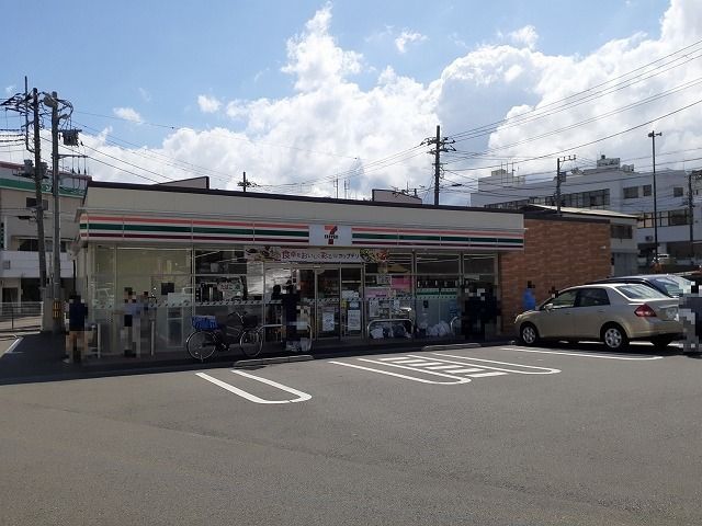 近くのセブンイレブン湯河原城堀店まで650m（徒歩9分）