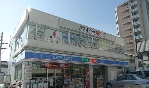 近くのローソンまで350m（徒歩5分）
