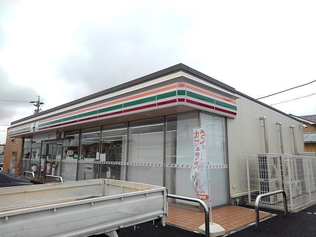 近くのセブンイレブン四日市天カ須賀店まで160m（徒歩2分）