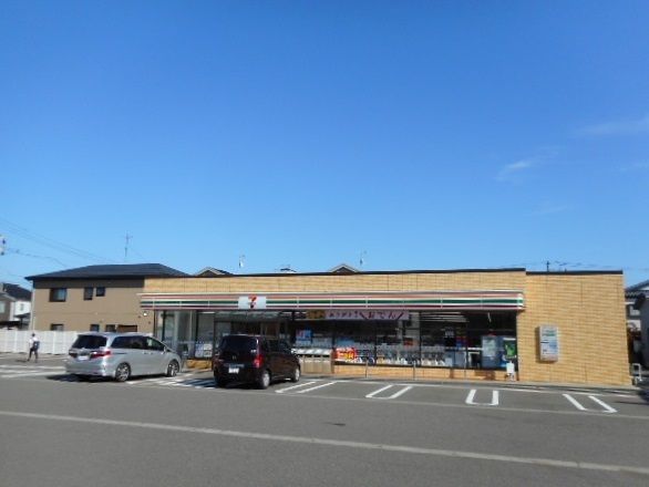 近くのコンビニまで910m（徒歩12分）