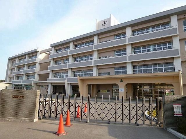 近くの小学校まで400m（徒歩5分）