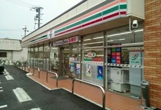 近くのセブンイレブンまで500m（徒歩7分）