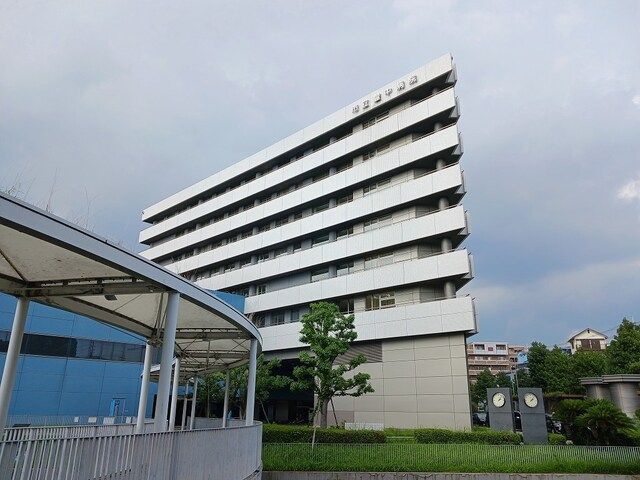 近くの市立豊中病院まで1,300m（徒歩17分）