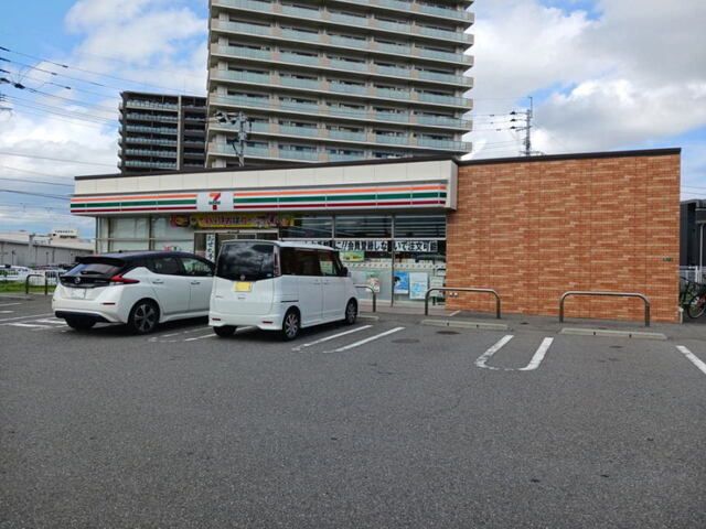 近くのセブンイレブン糸島伊都の杜店まで500m（徒歩7分）