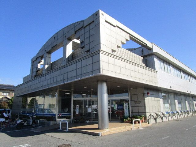近くの銀行まで1,100m（徒歩14分）
