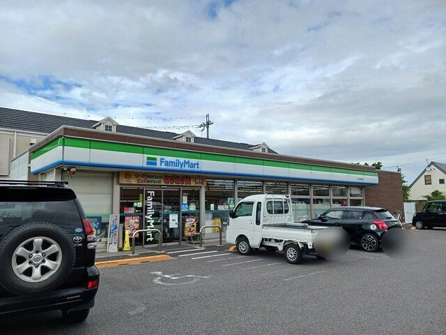 近くのファミリーマート東沖野店様まで440m（徒歩6分）