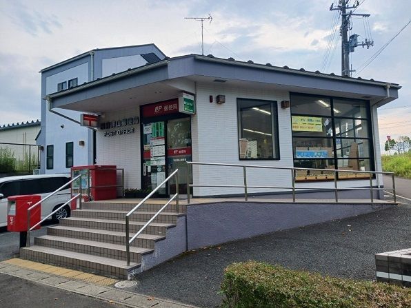 近くの郵便局まで1,300m（徒歩17分）