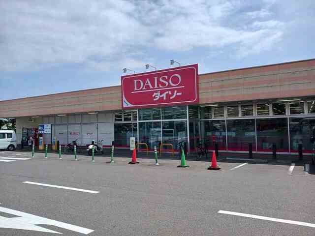 近くの施設まで800m（徒歩10分）