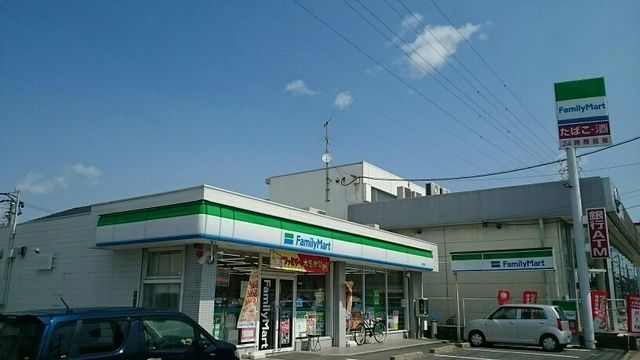 近くのファミリーマートまで600m(徒歩8分)