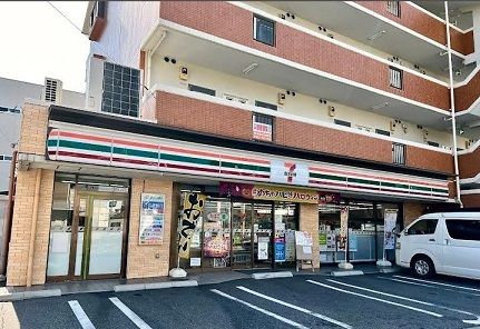 近くのセブンイレブンまで300m（徒歩4分）