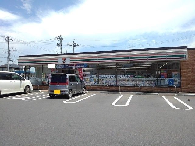 近くのセブンイレブン筑西川島店まで300m(徒歩4分)