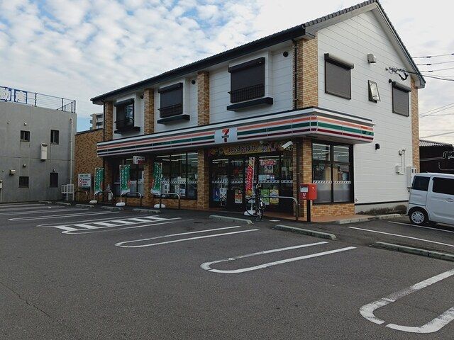 近くのセブンイレブン水主町1丁目店まで354m（徒歩5分）