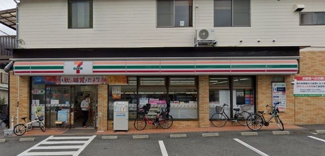 近くのセブンイレブン 横浜寺前店まで45m（徒歩1分）