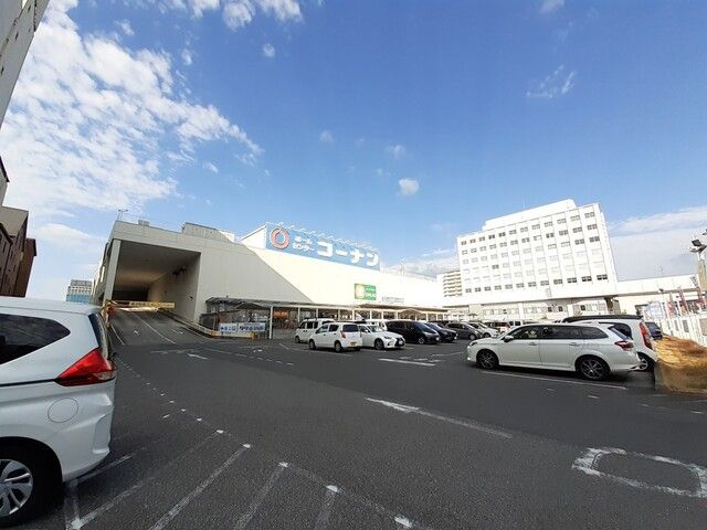 近くのコーナン高知駅前店まで1,100m（徒歩14分）