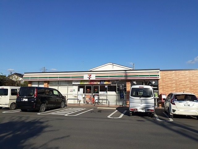 近くのコンビニまで650m（徒歩9分）