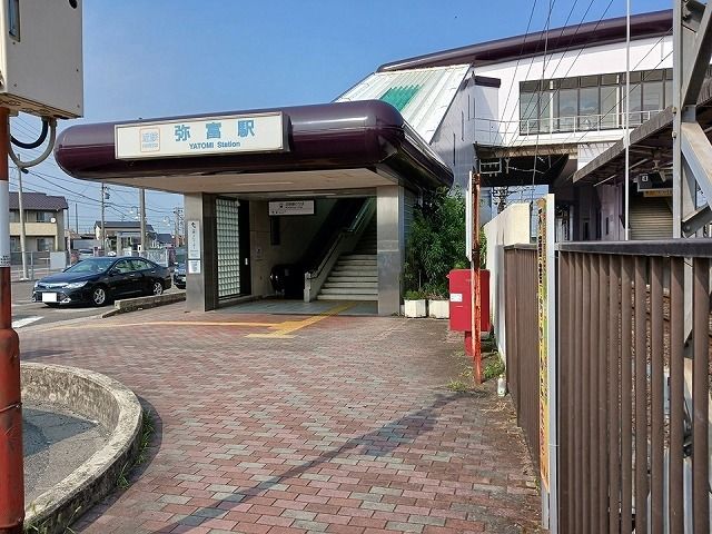 近くの弥富駅まで680m(徒歩9分)