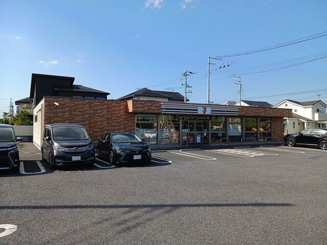近くのコンビニまで407m（徒歩6分）