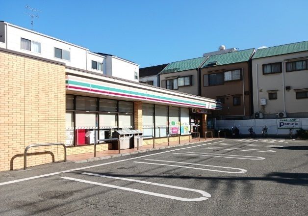 近くのコンビニまで340m（徒歩5分）