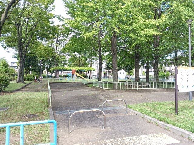 近くの足立区立上沼田第２公園まで15m（徒歩1分）