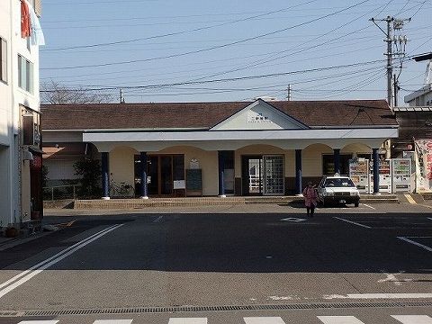 近くのＪＲ二軒屋駅まで1,100m（徒歩14分）