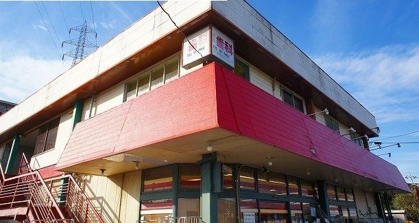 近くのスーパーカワグチまで1,300m（徒歩17分）