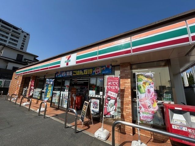 近くのコンビニまで400m（徒歩5分）