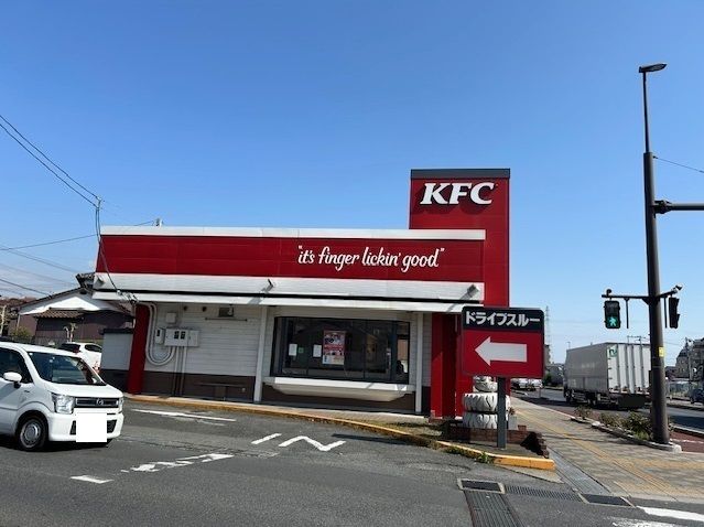 近くの飲食店まで400m（徒歩5分）