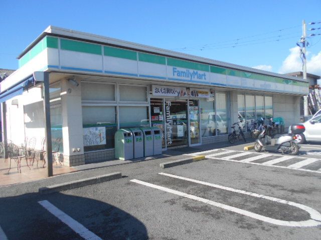 近くのファミリーマート和歌山西浜店様まで450m（徒歩6分）