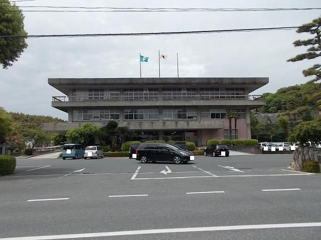 近くの光市役所まで500m（徒歩7分）