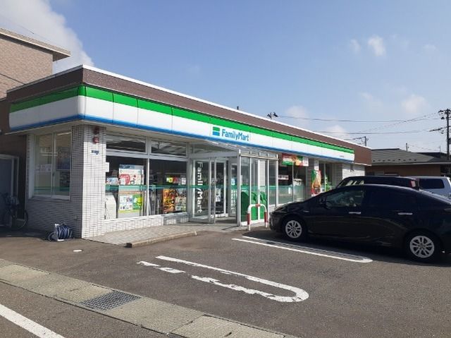 近くのコンビニまで437m（徒歩6分）