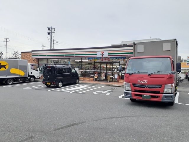 近くのセブンイレブン福岡拾六町5丁目まで215m(徒歩3分)
